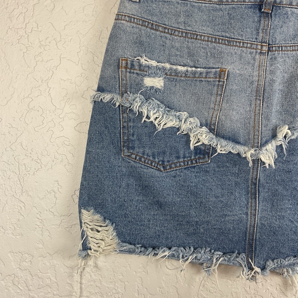Signature8 Distressed Denim Jean Mini Skirt Button Fly Sz Medium - Picture 8 of 8
